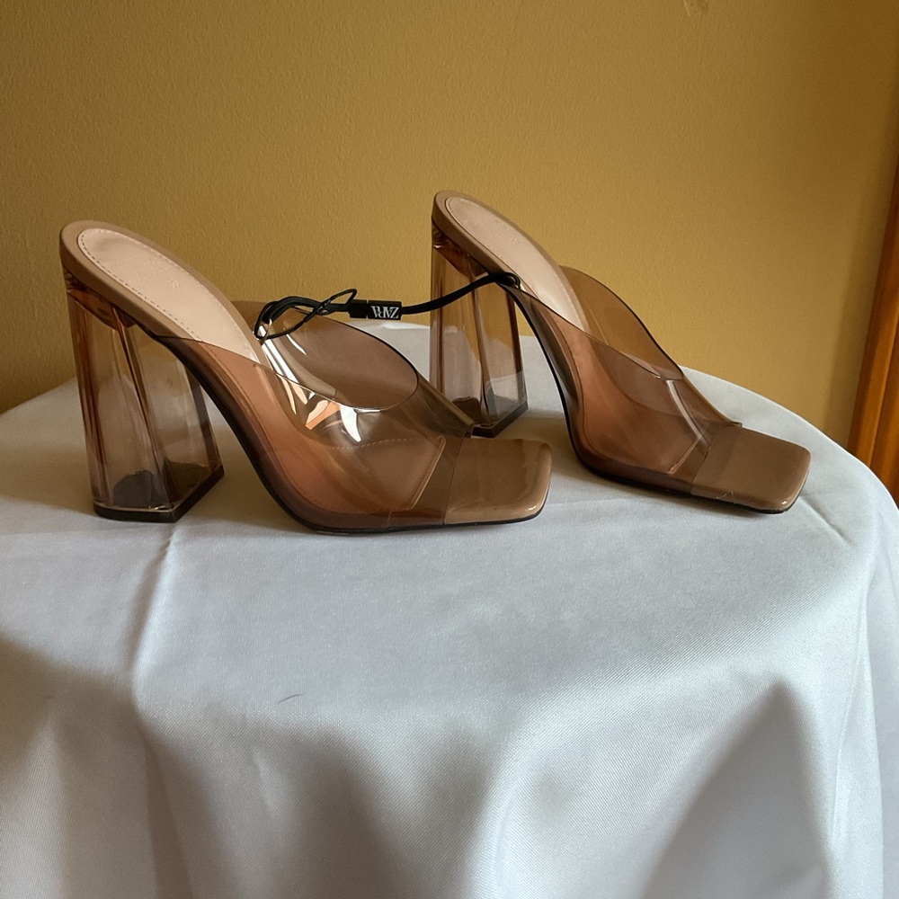 Zara Women's Vinyl  Tan Heeled Sandals New size 36 (6/6.5)